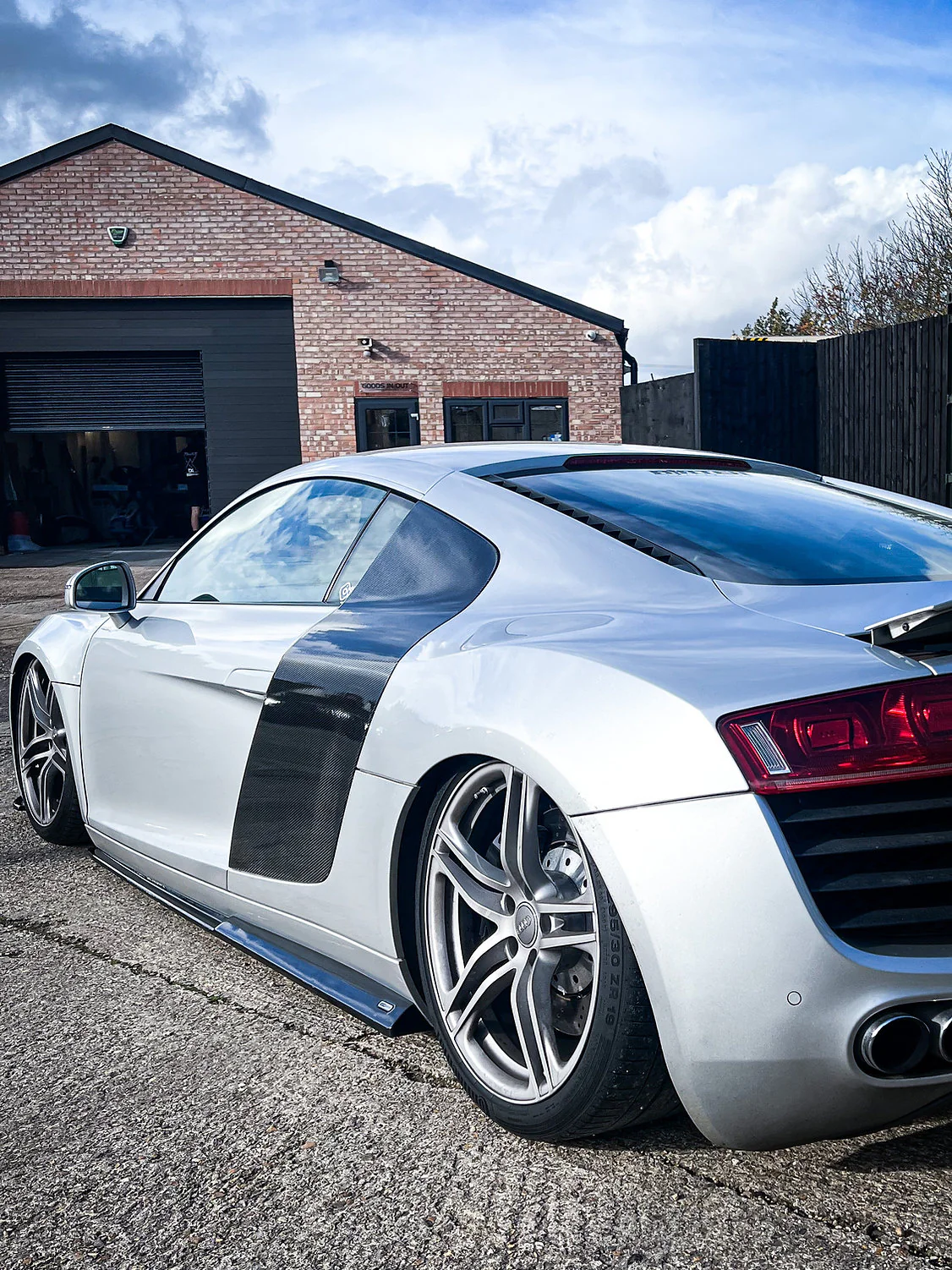 Audi R8 Gen 1 Pre Facelift - Side Skirt Splitters - Image 3