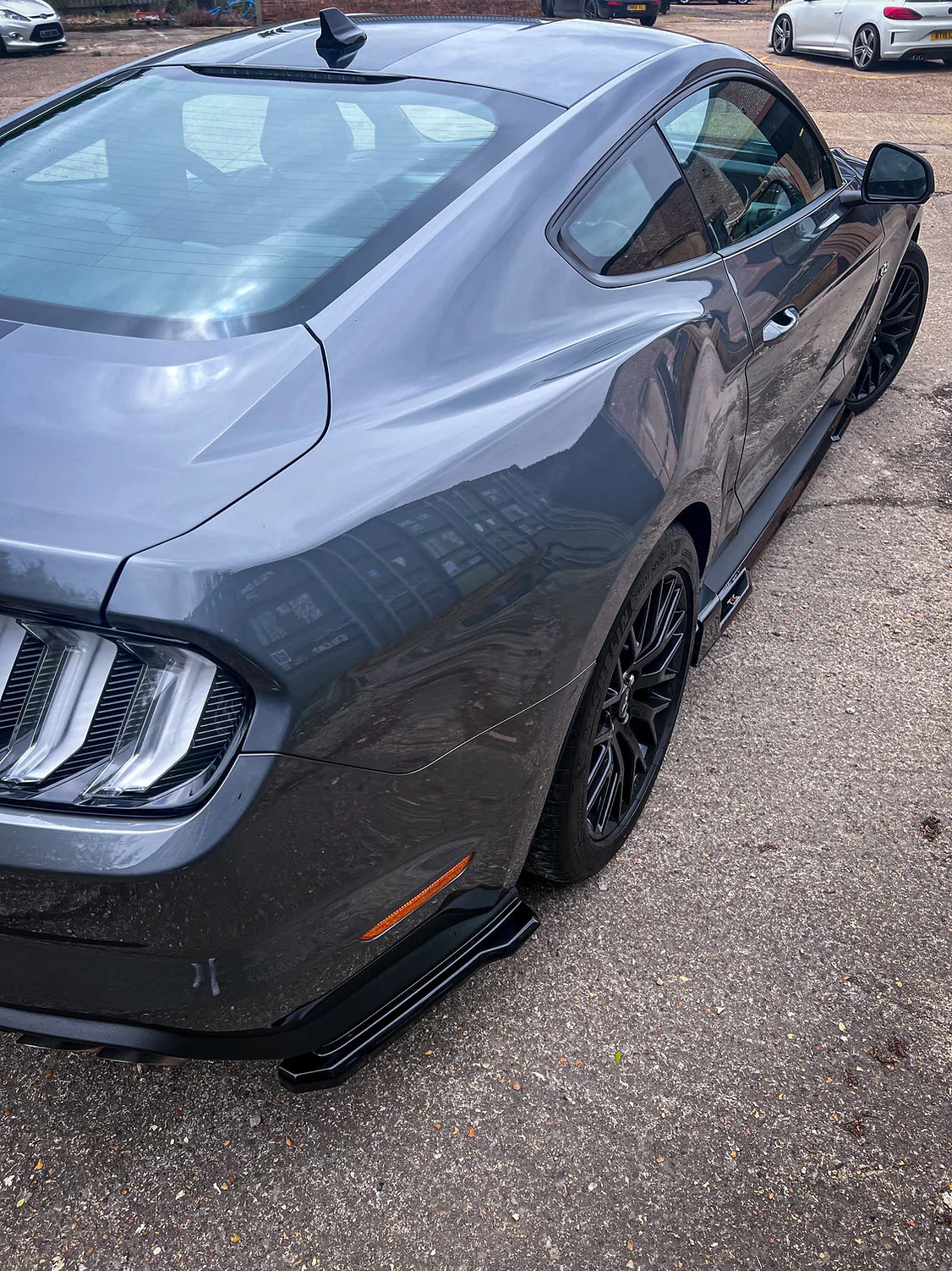 Ford Mustang 5.0L GT Facelift - Rear Spats - Image 3