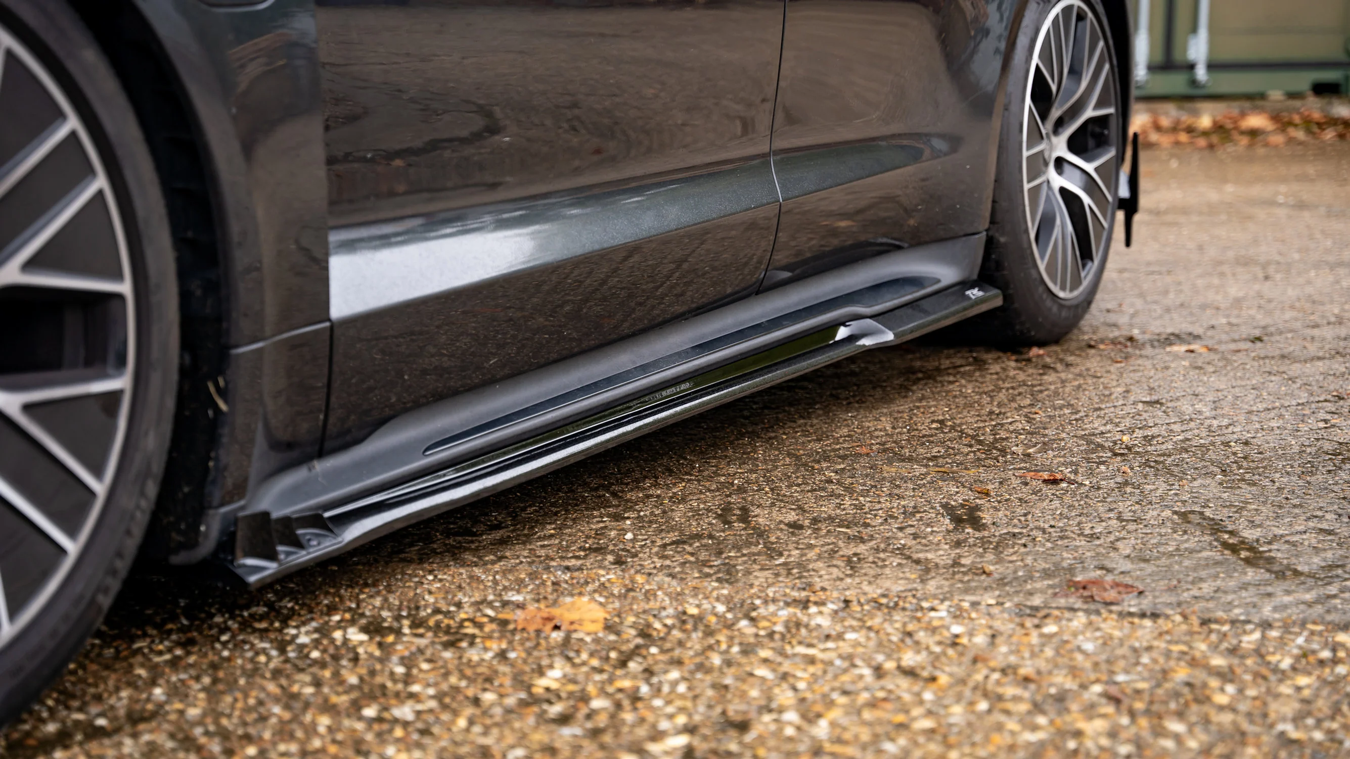 Porsche Taycan Pre Facelift - Low Line Kit - Image 4